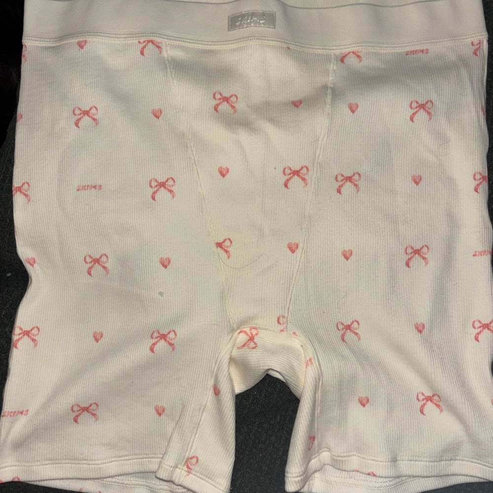 SKIMS COTTON RIBBED BOXER (women’s) Bow print - size large - new w/o tags RARE - Picture 2 of 3